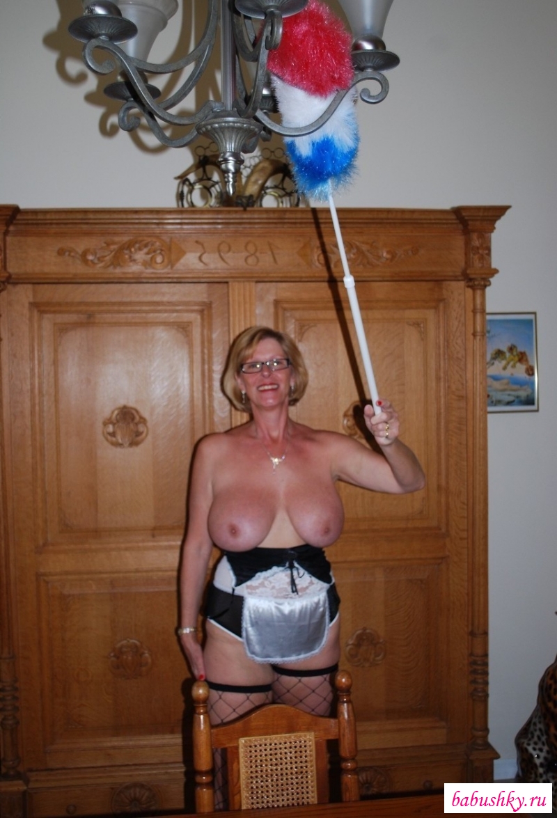 Взрослые голышом на кухне