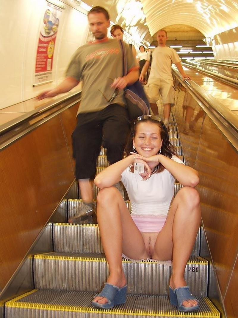 Женщины без трусов в транспорте