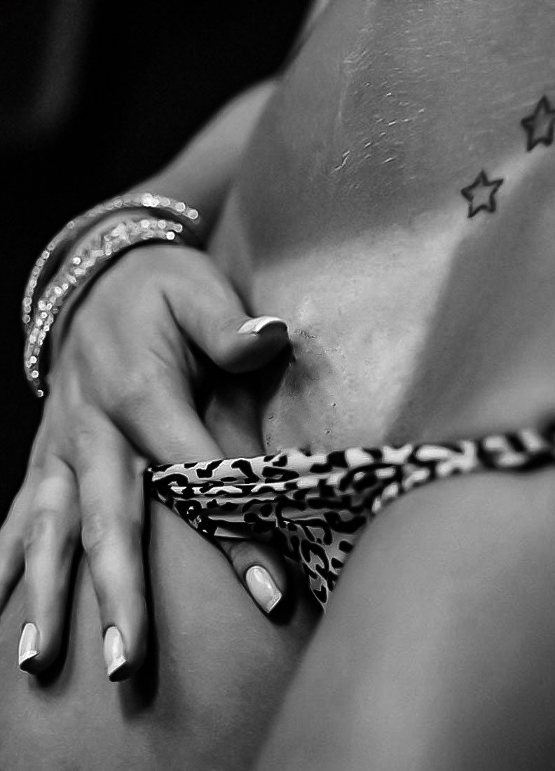 Красивая загорелая киска