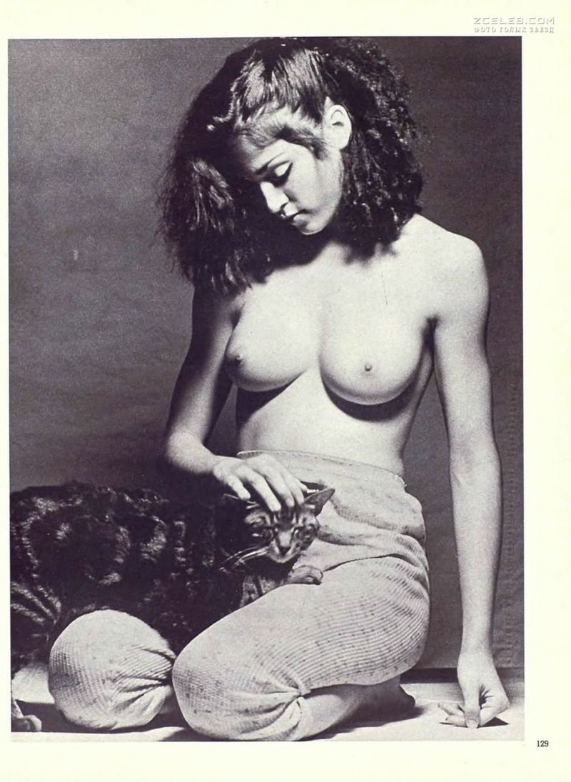 Груди Мадонны без одежды