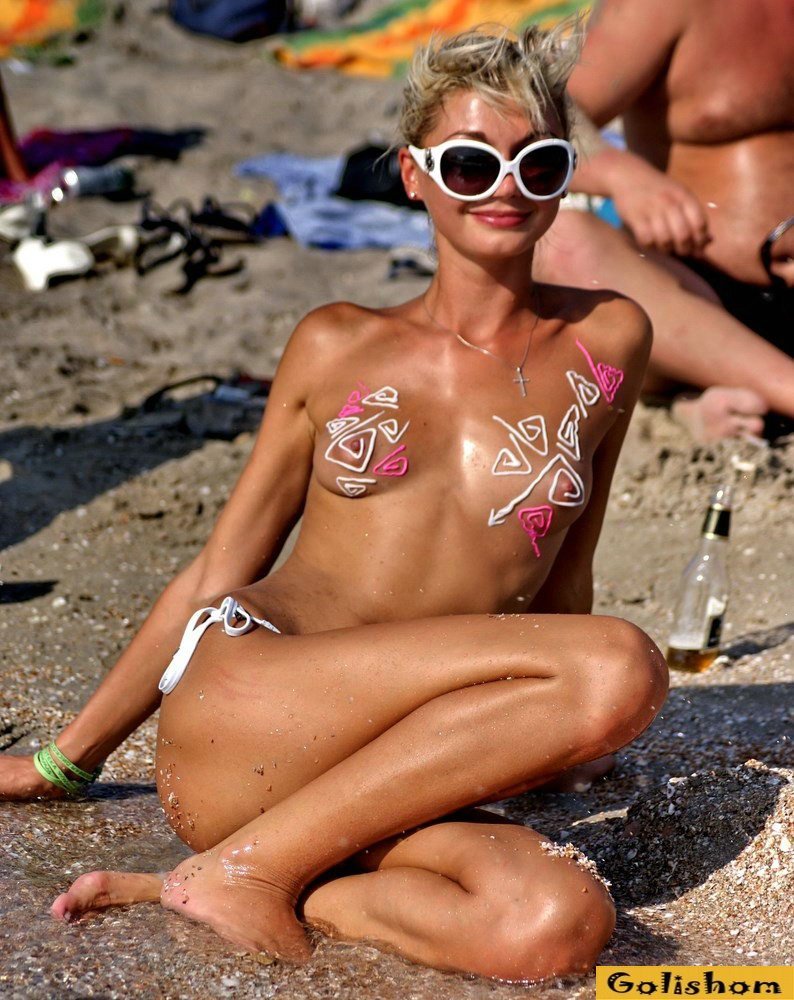 Девушка нудистка казантип