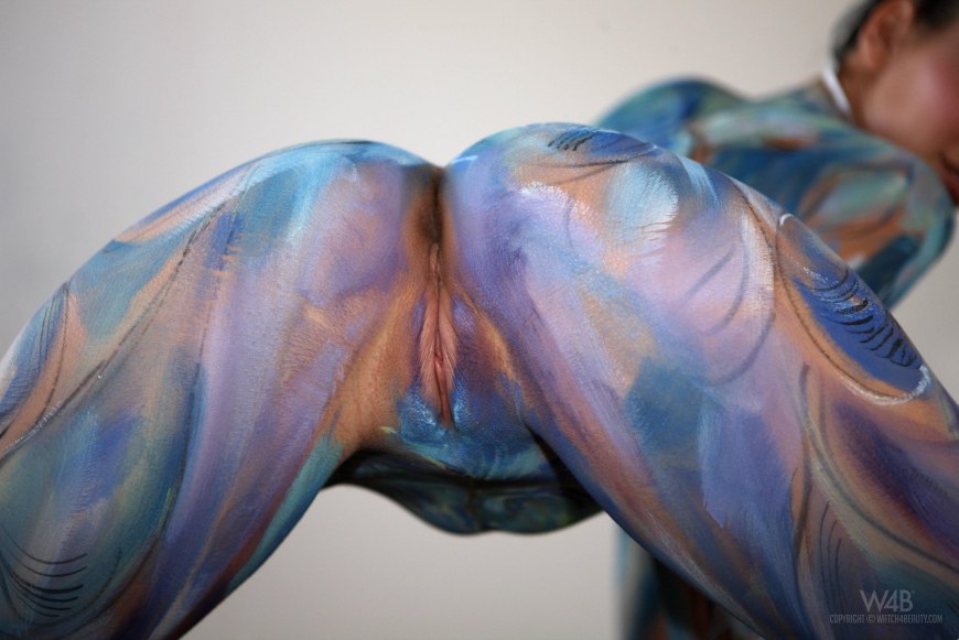 Бодиарт на женских гениталиях