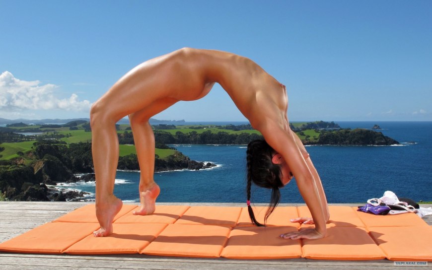 Голая Мелисса мендини йога