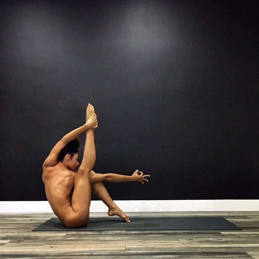 Голая украинская модель йога