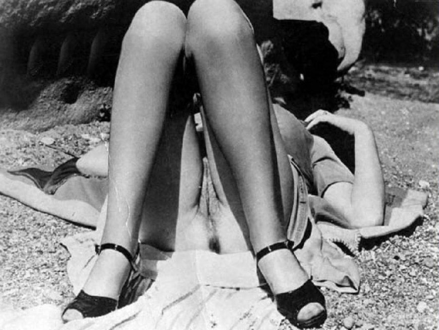 Без трусов частное ретро