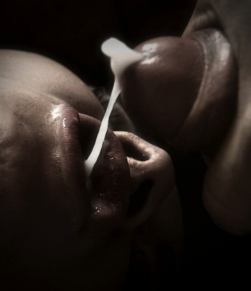 Кончил в рот красиво черно белое