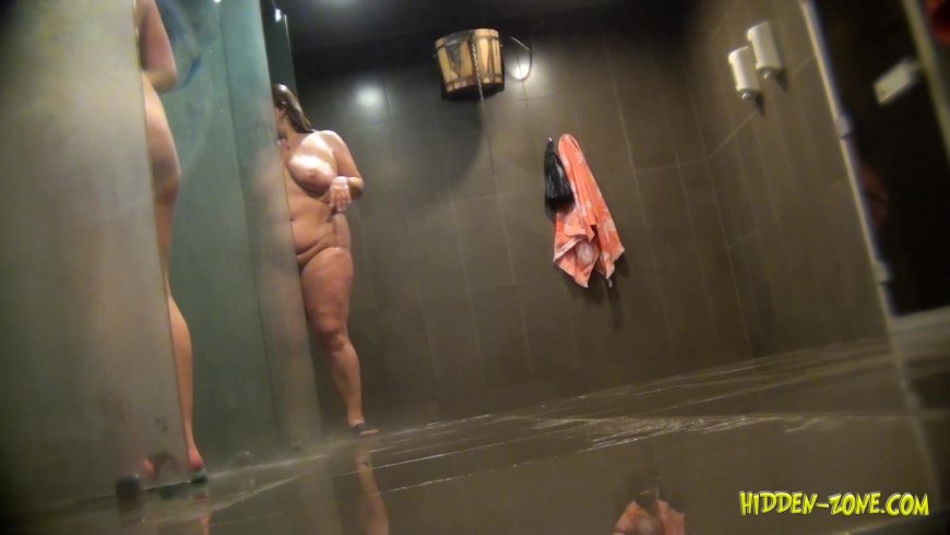 Видеокамера в женской душевой