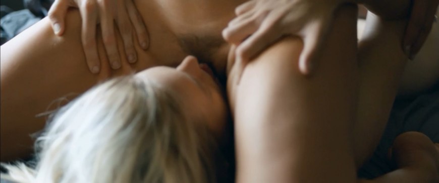 Ниже ее губ эротические сцены