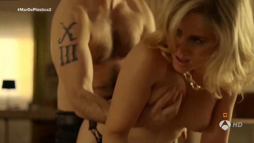 Ниже ее губ эротические сцены