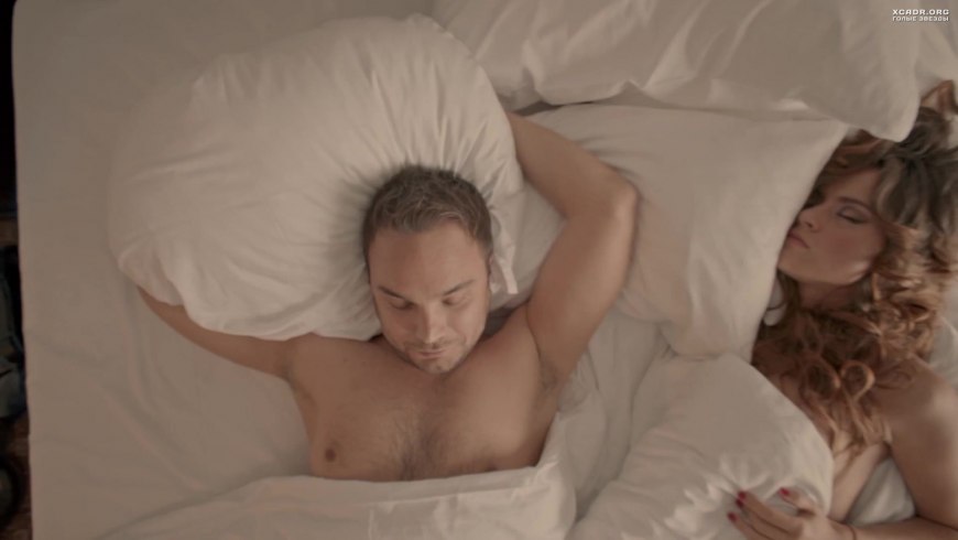 Голая Анастасия Акатова в фильме Саранча