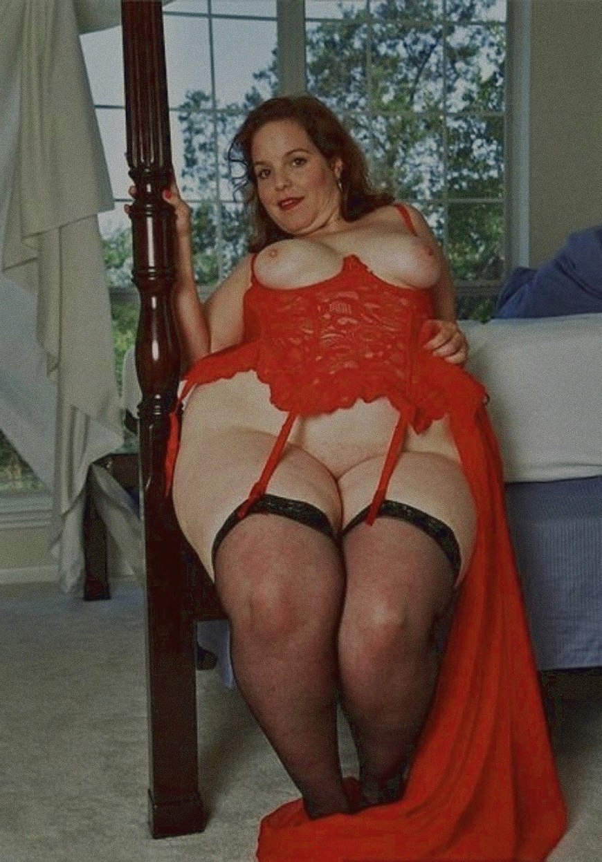 Небритые толстушки в чулках