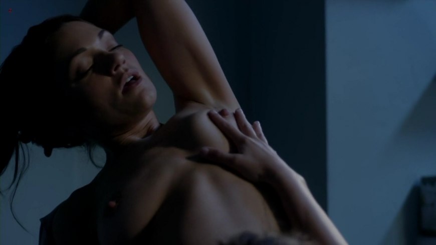 Голая София Бутелла киска