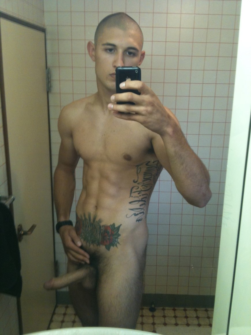 Голые парни в соцсетях