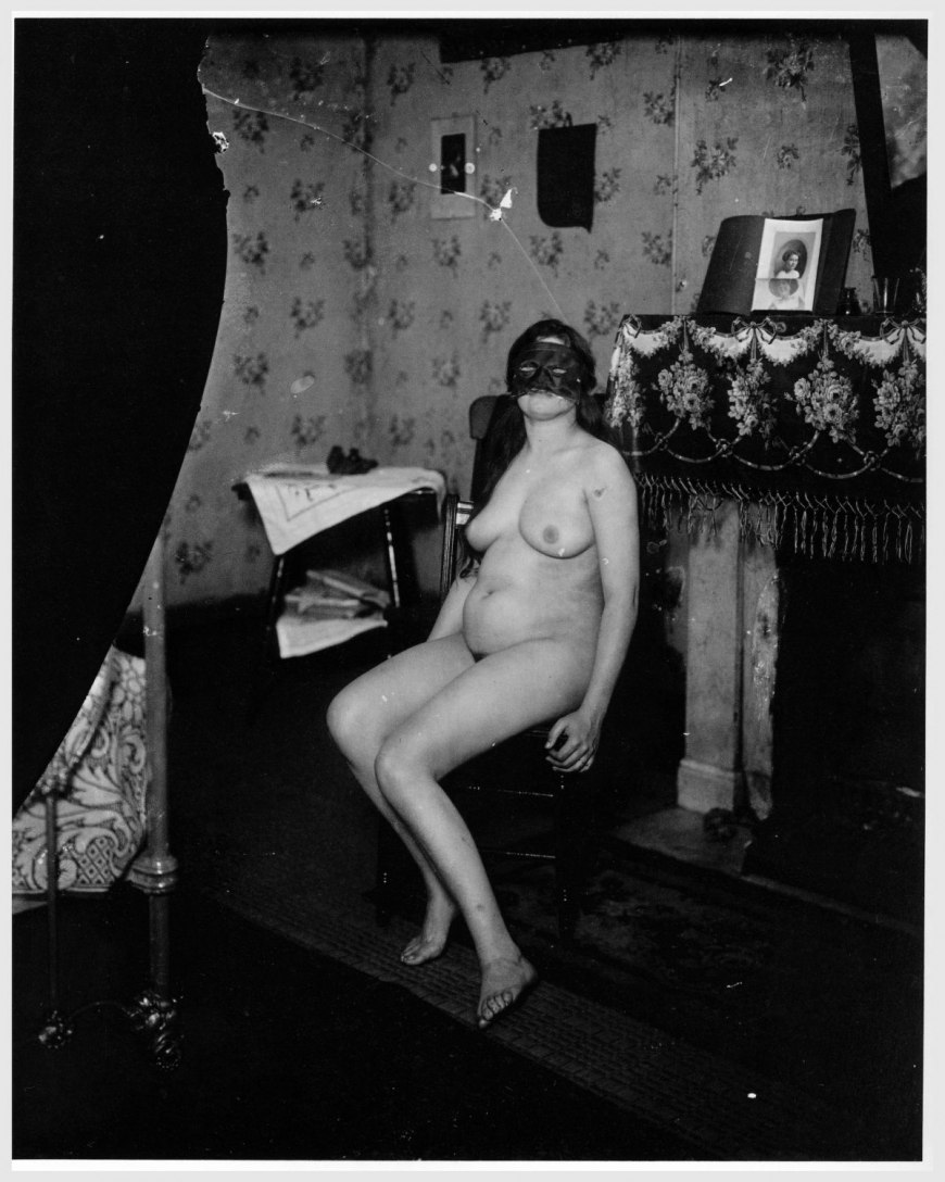 Голые бабы в борделях ретро