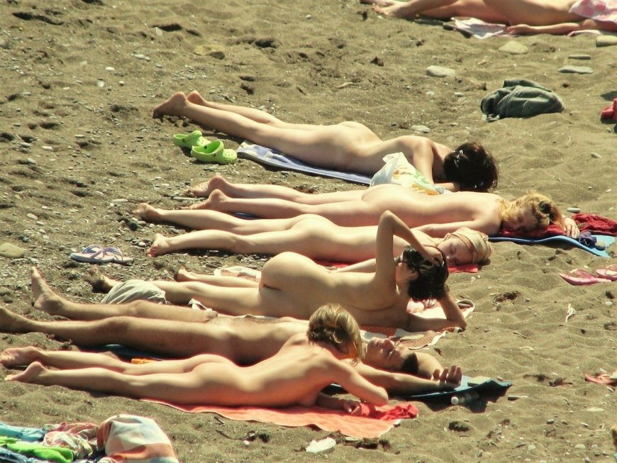 Семейный нудийский пляж