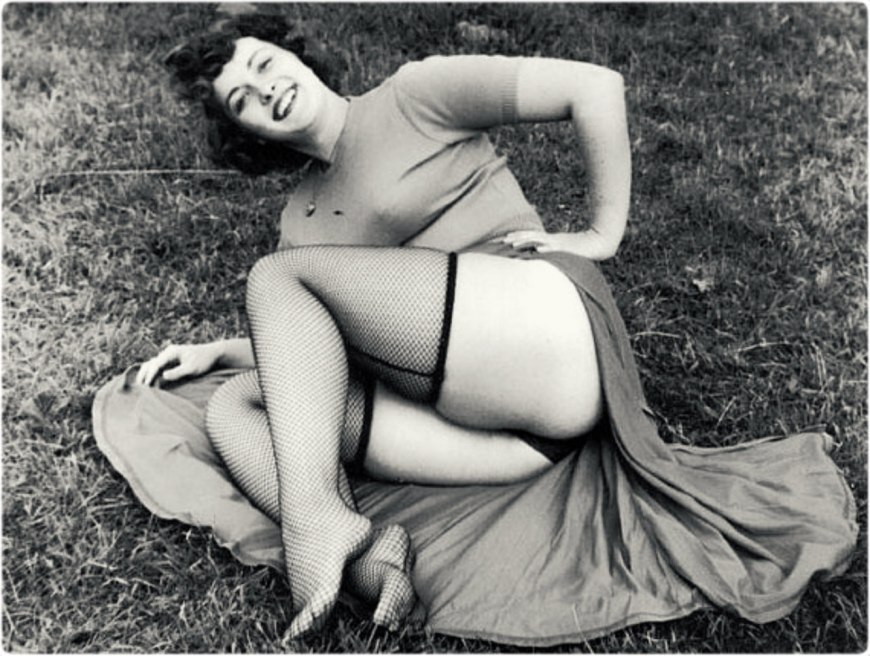 Голые женские задницы ретро