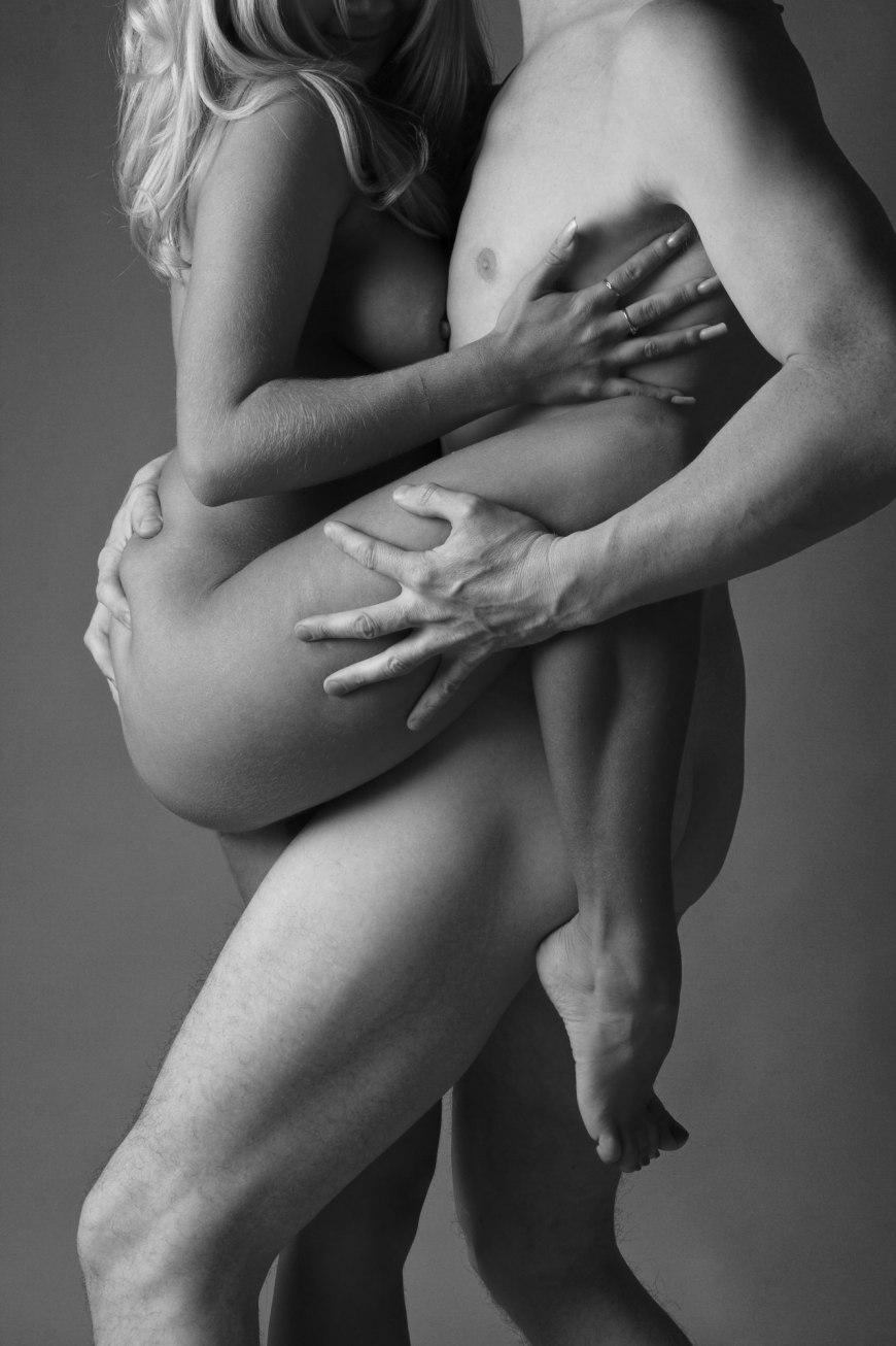 Лесби прижались друг к другу