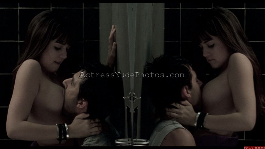 Ана де Армас разделась