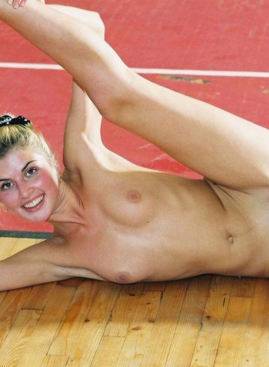 Холли Берри голая попка