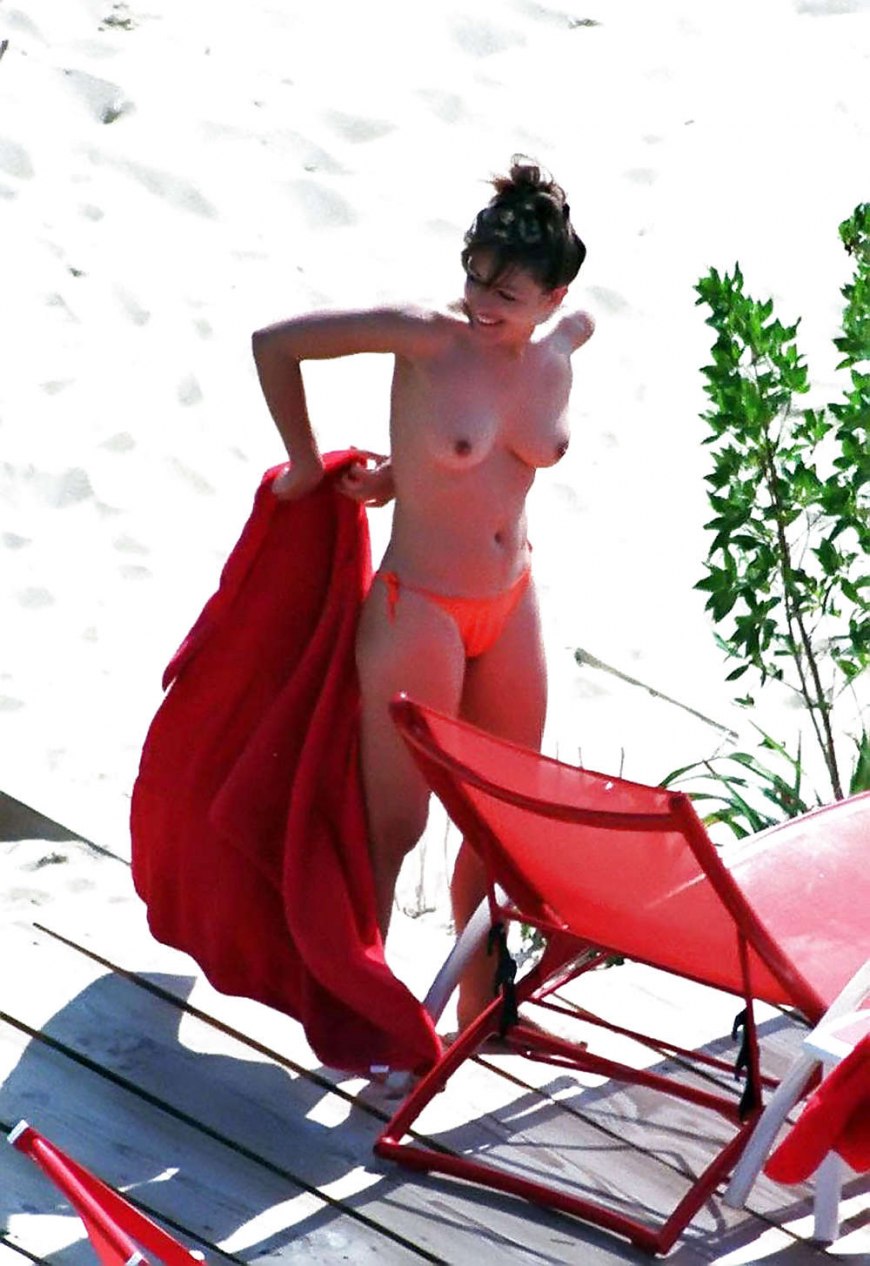 Элизабет Хёрли горячие 18 +