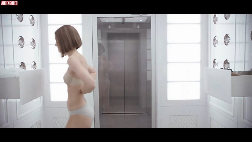 Джессика паре (Jessica paré) голая в фильме "машина времени в джакузи"