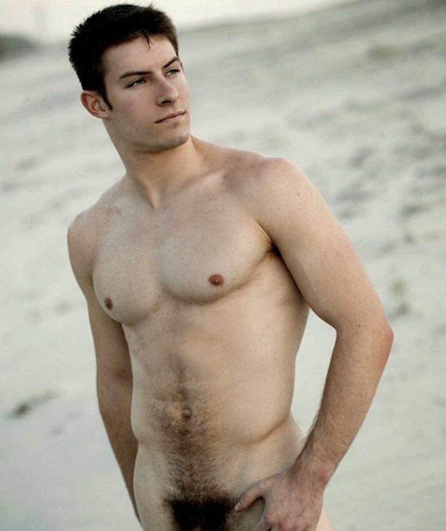 Голые парни с волосатыми членами