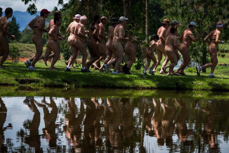 Купание голых женщин живопись