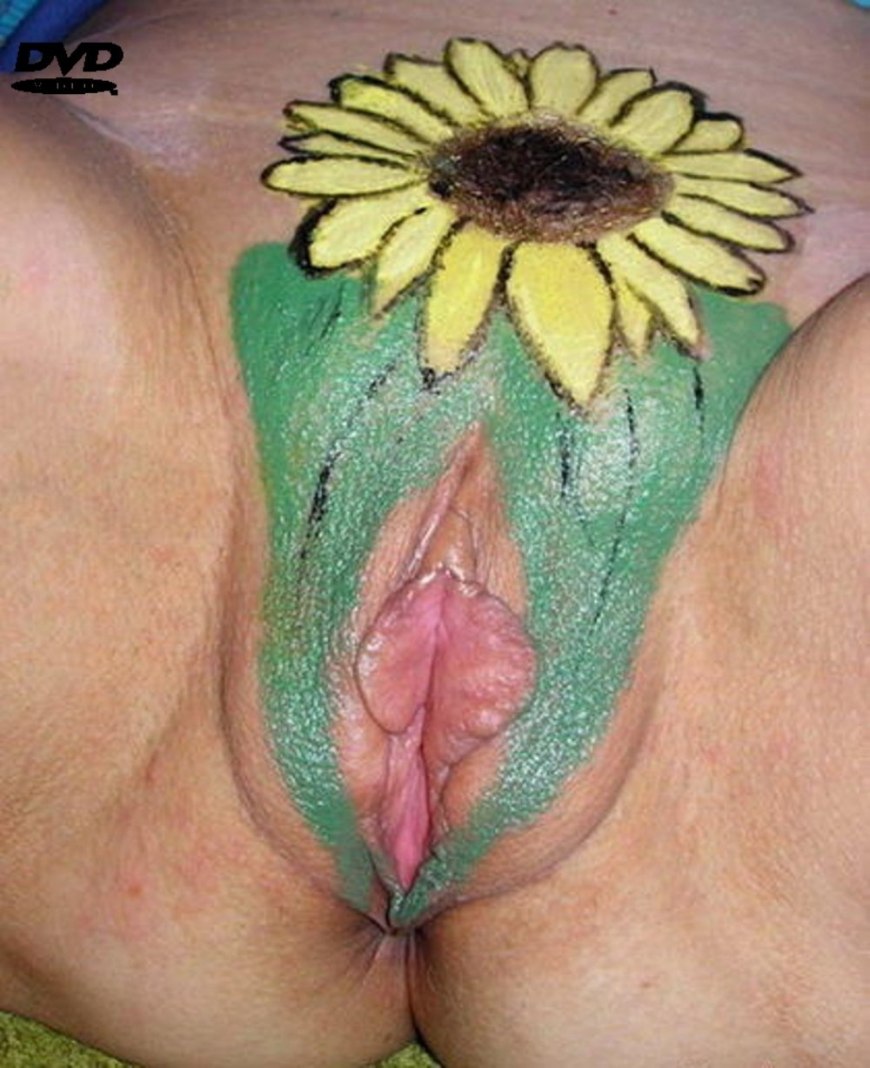 Голые зрелые бабы в наколках