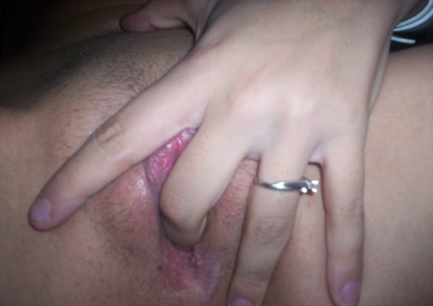 Пальчик в киске домашнее