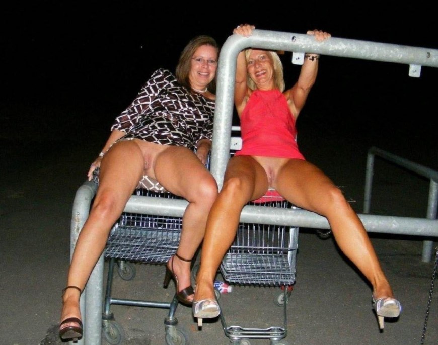 Пьяные телки без трусов