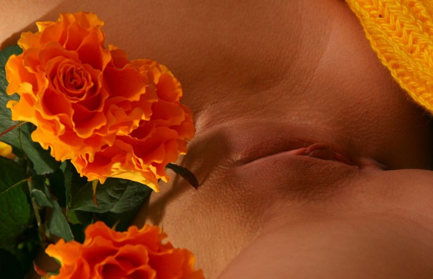 Красивые женские писечки с цветочками