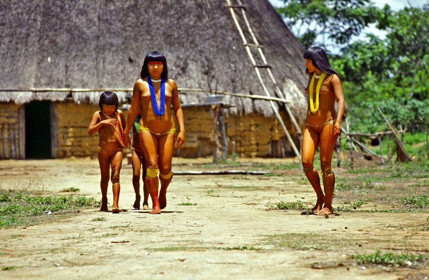 Женщины диких племен явалапити