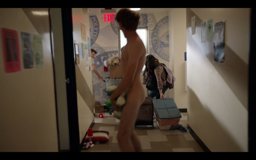 Эротические сцены с Камерон Монахэн в сериале бесстыжие