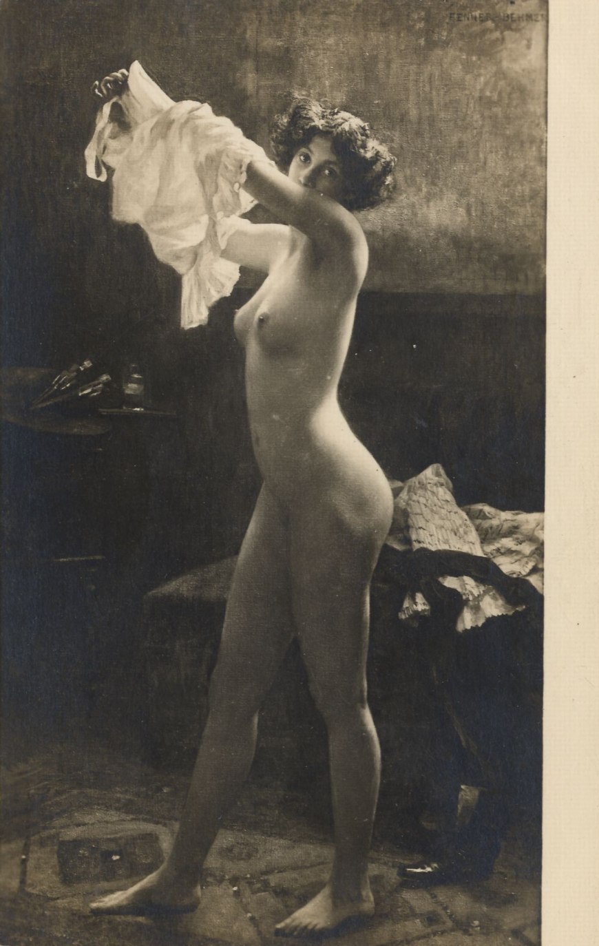 Много голых женщин ретро