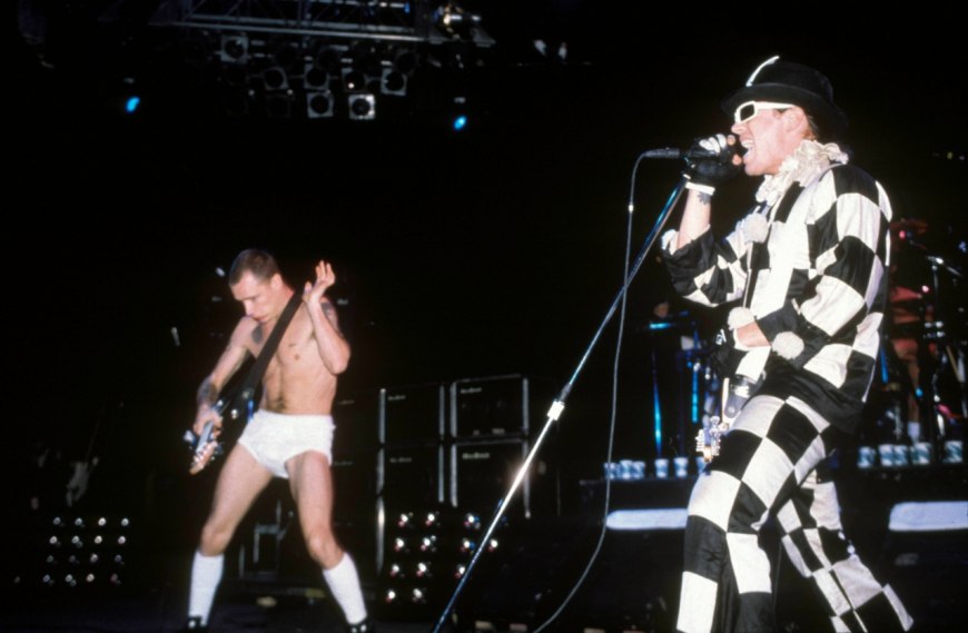 Red hot Chili Peppers в носках концерт