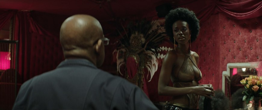 Голая из сериала Доминион