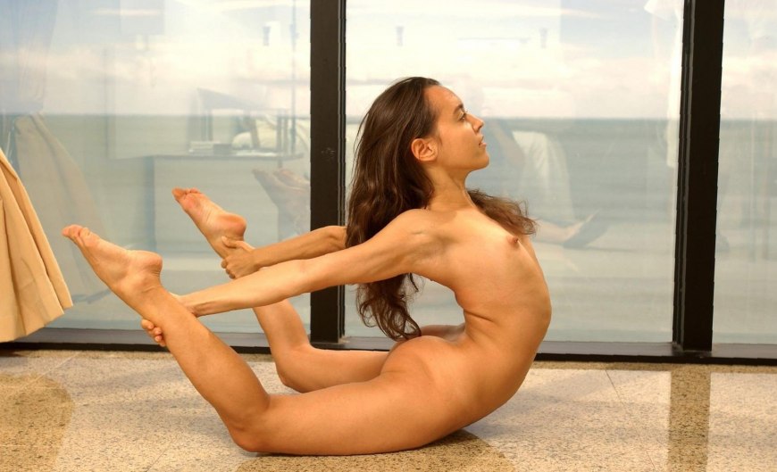 Гибкие девушки голышом