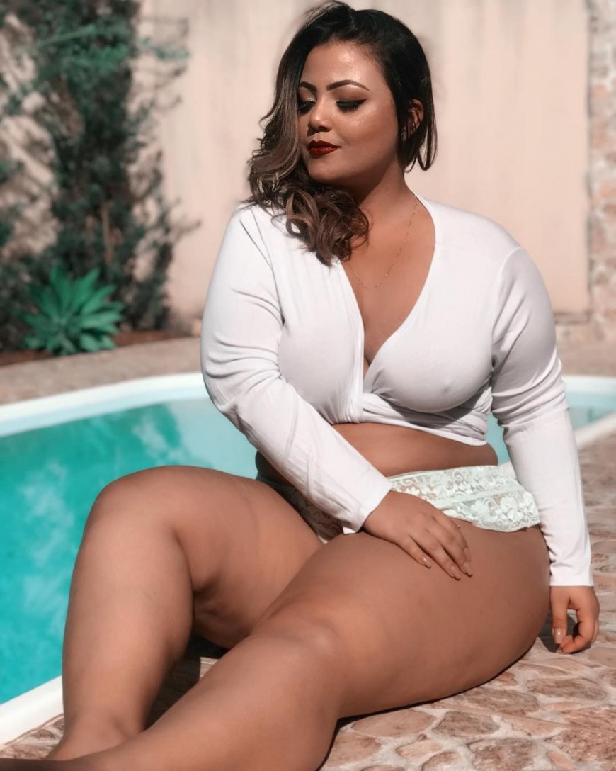 Мишель Мендес плюс сайз голая