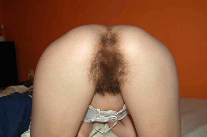 Попка молодого волосатого