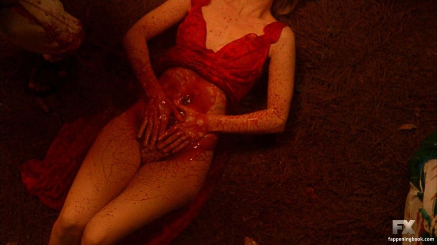 Сара плотно Ellbow связали топлесс - 1