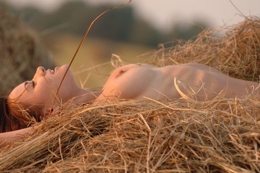 Эротическая фотосессия с сеном