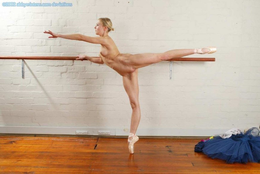 Красивые голые балерины