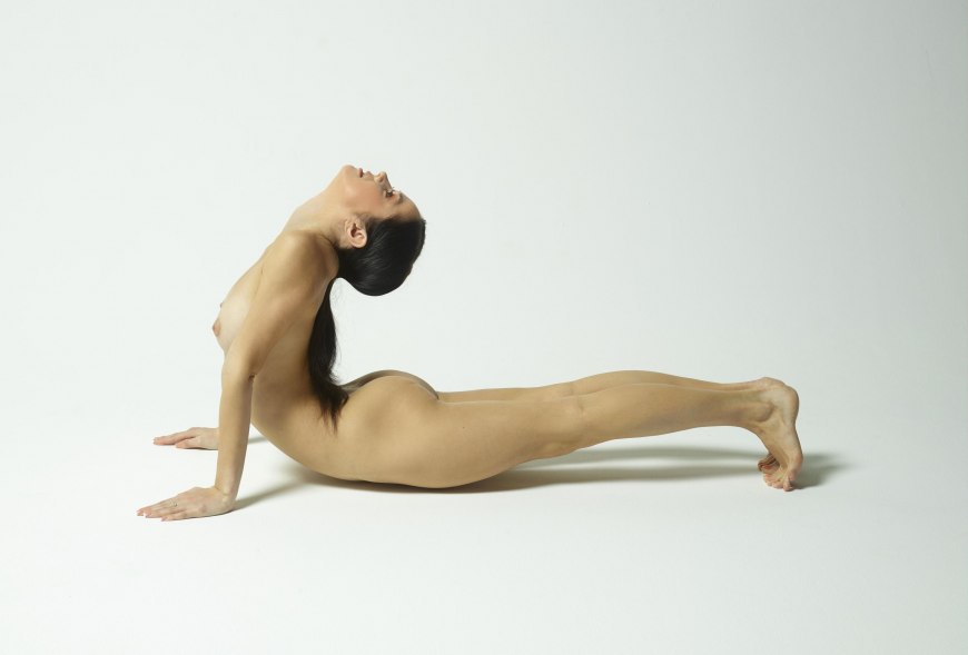 Гимнастические позы ню