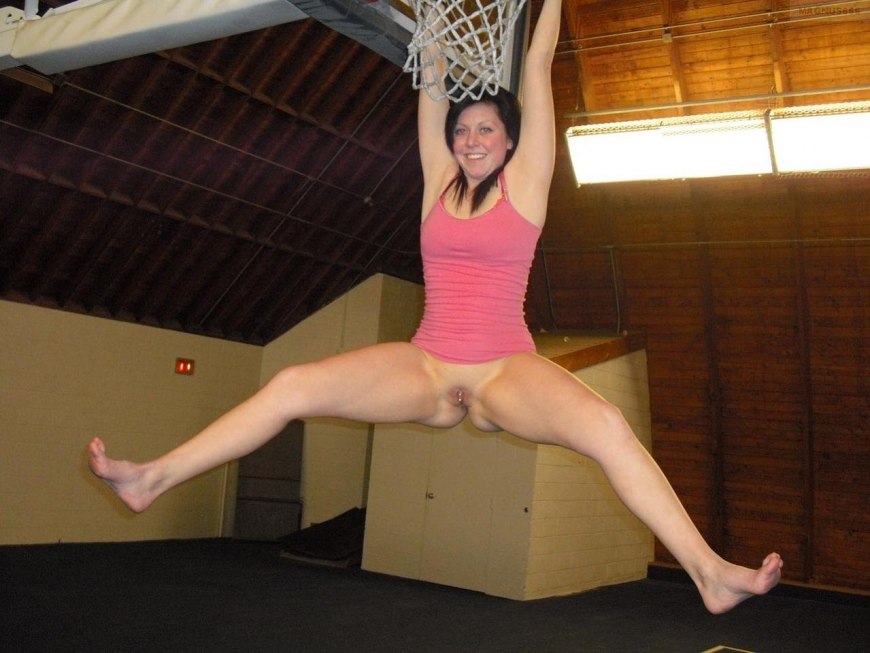 Голые женщины на тарзанке