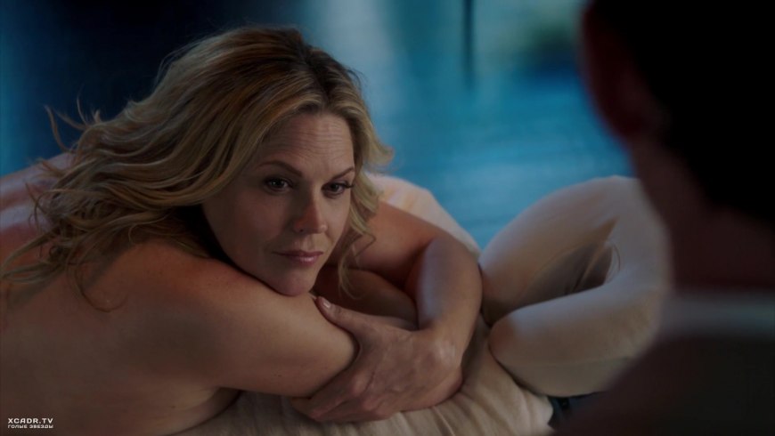 Mary-Louise Parker Weeds sex Scene гиф