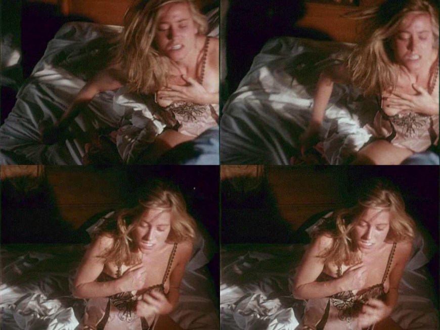 Холли Мари Комбс голая