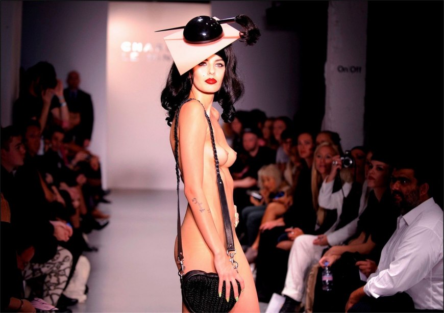 Показ эротического белья