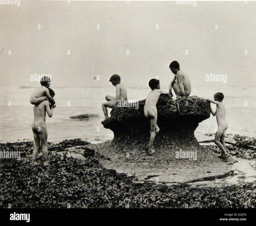 Художественное ню на пляже