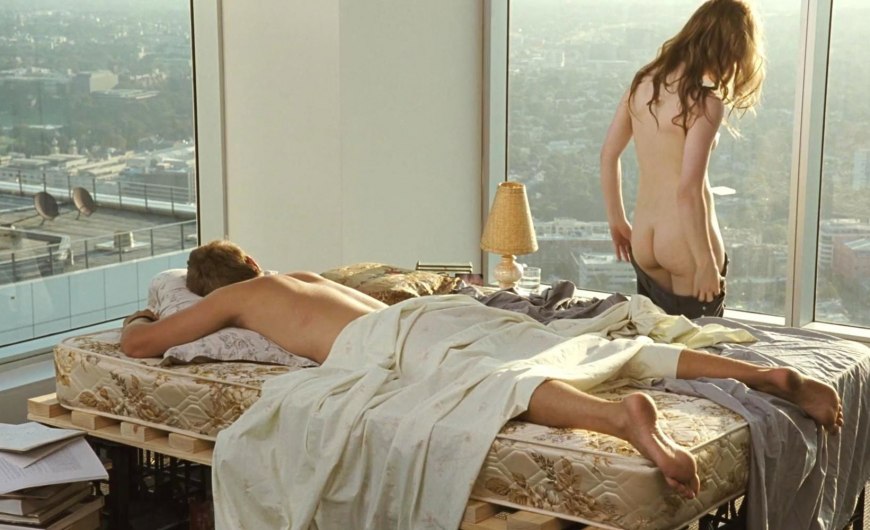 Эмили Браунинг постельные сцены