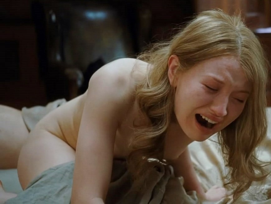 Эмили Браунинг обнаженка